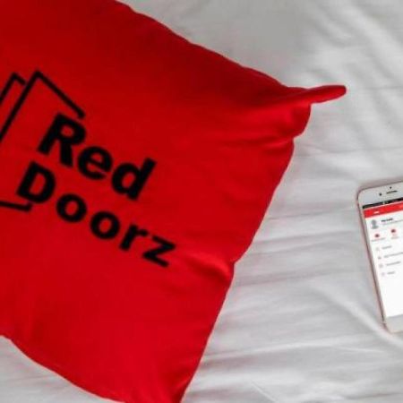 Reddoorz Near Universitas Wijaya Kusuma Surabaya Buitenkant foto