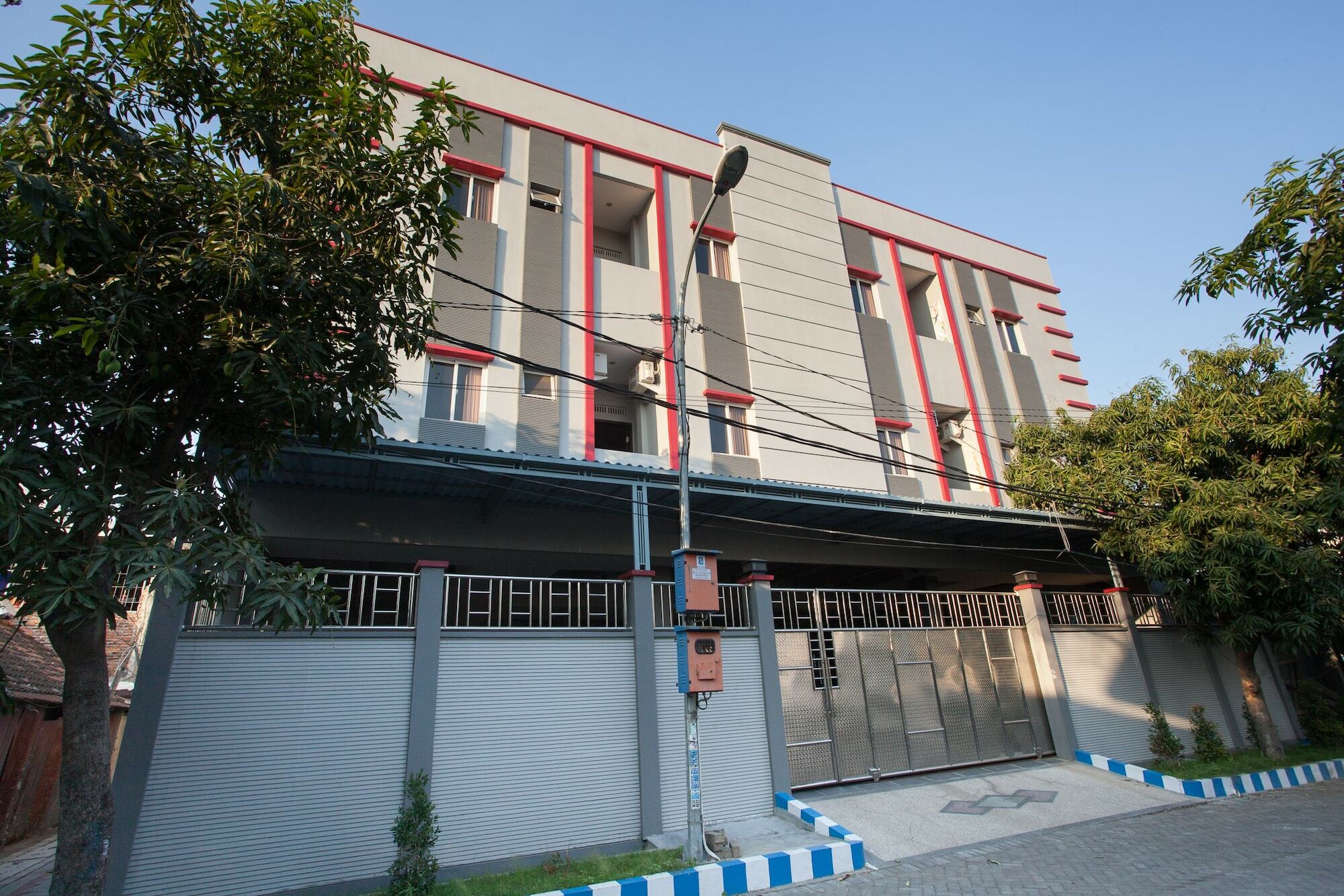 Reddoorz Near Universitas Wijaya Kusuma Surabaya Buitenkant foto