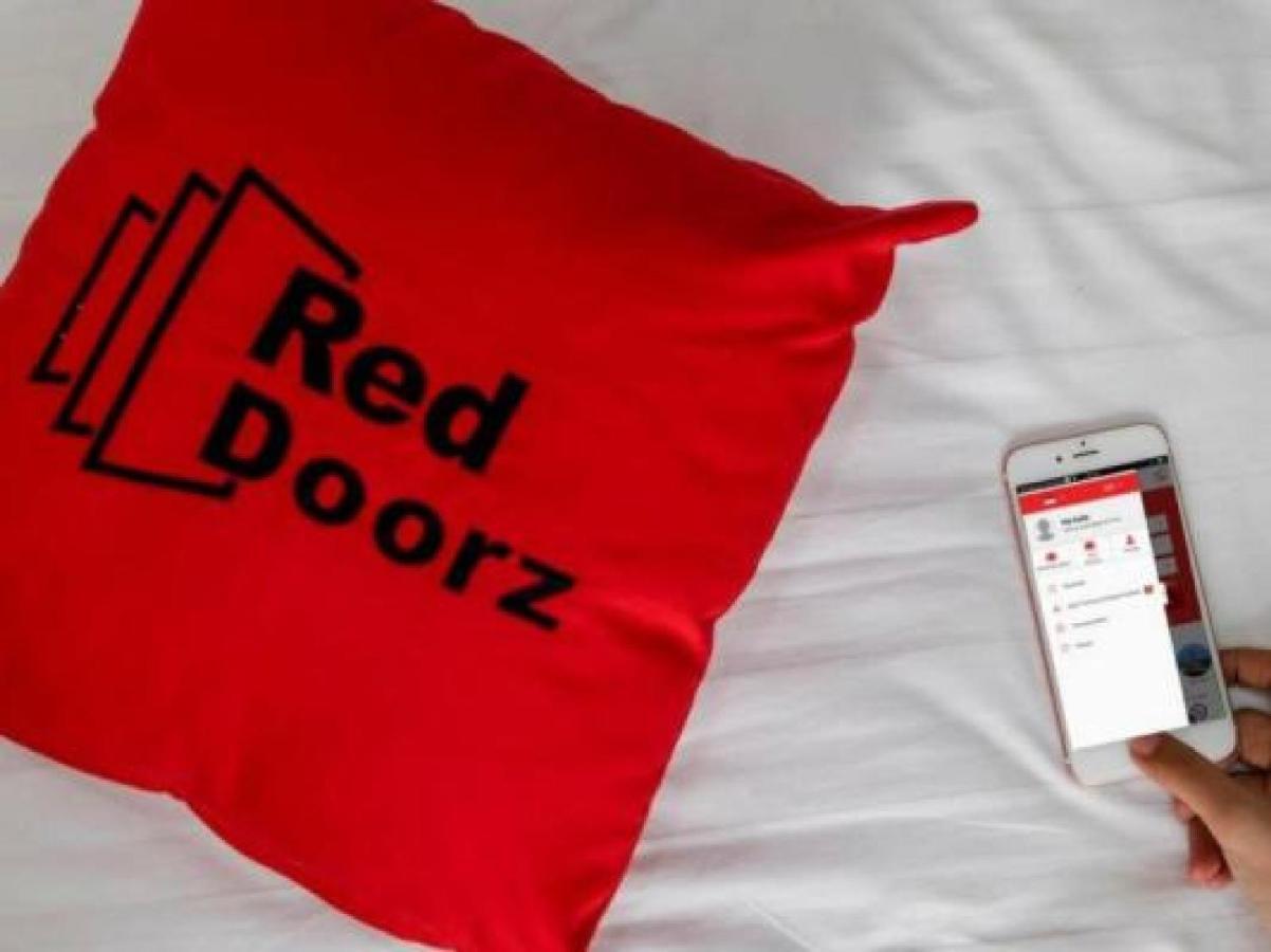 Reddoorz Near Universitas Wijaya Kusuma Surabaya Buitenkant foto